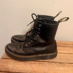 Dr. Martens Smooth Leather Lace Up Combat Boots Black, Size 6 Women, 7 Men.